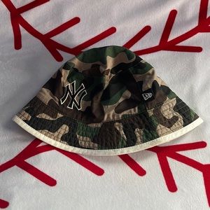 Reversible New Era New York Yankee Infant hat